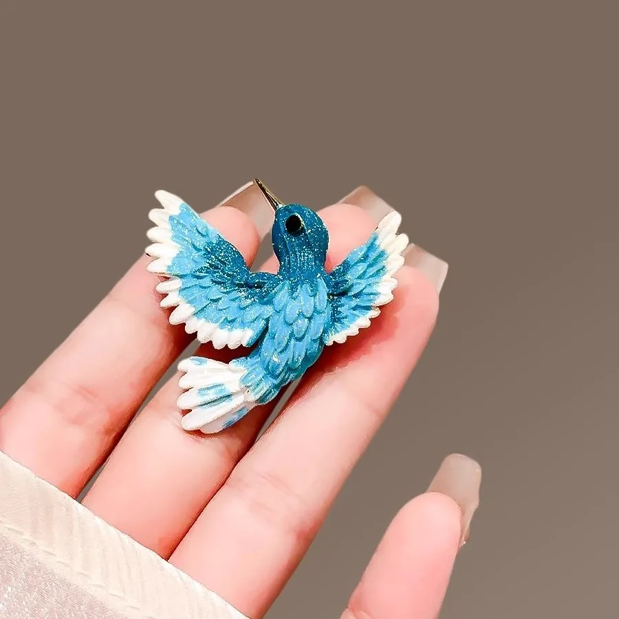 Metal Hummingbird Brooch Pin Animal Flying Bird Elegant Lapel Pin Badge Ladies Party Dress Cloth Decor Accessories Jewelry Gift