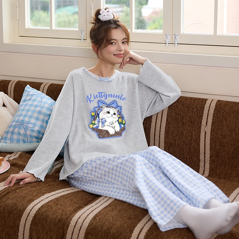 

Женский эластичный комплект пижамы из шелка, домашняя одежда для женщин, осенний, с акцентом в виде сердца, V-образный вырез, рукав три четверти, длина до колена, блестящий, классический, 2026