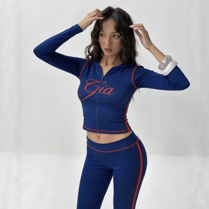 Survêtement 2 pièces pour femme avec imprimé lettres, haut court à capuche zippé + pantalon moulant taille haute, ensemble assorti Y2K avec surpiqûres contrastées