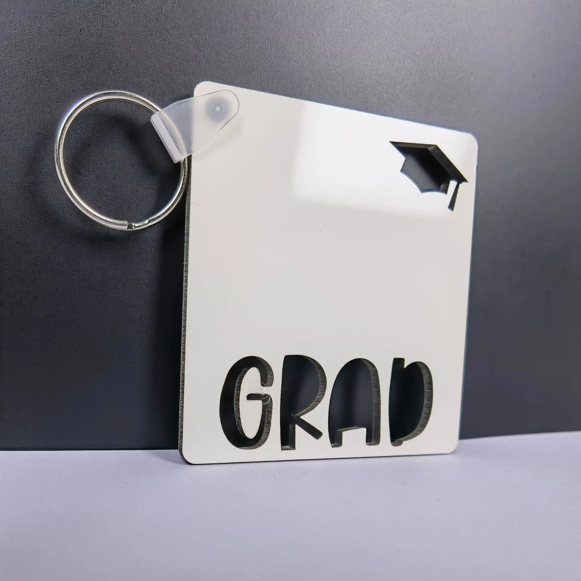 Free Shipping 30 Pcs/Lot Sublimation Blanks Grad Cap Mdf Key Chain Keyring For Graduation Senior Student Gifts