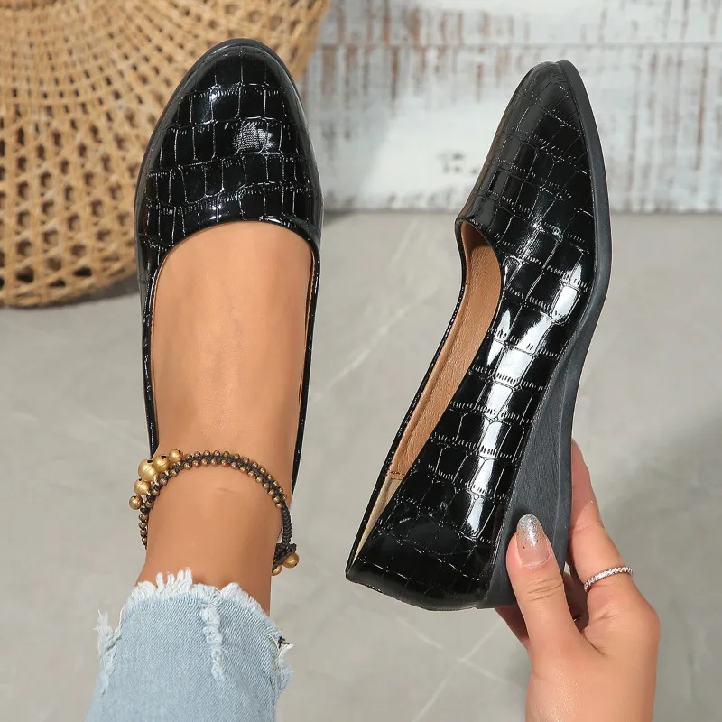 2025 spring new European trade large size pointed wedge heel single shoes women's Doudou shoes sports and leisure shoes women