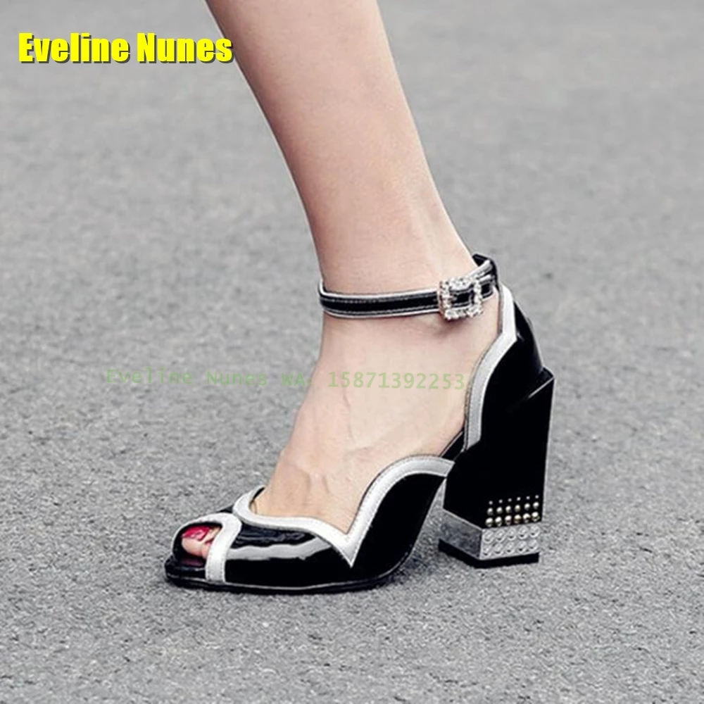 Peep Toe Strass-Schnalle-Pumps, klobiger Absatz, flache Niete, gemischte Farben, elegante Damen-Sandalen, 2025, neuer Stil, Street-Style-Kleid