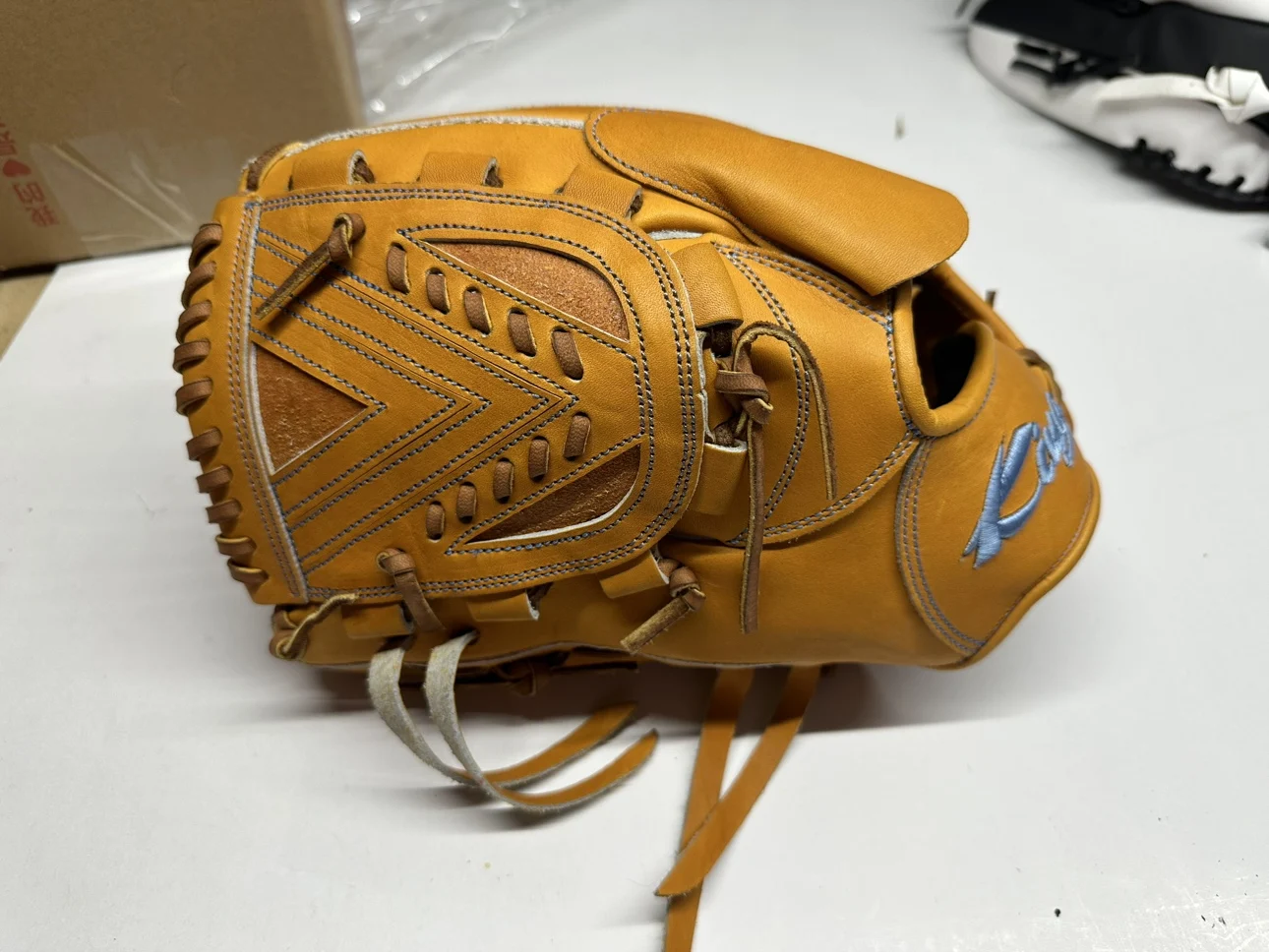 Baseball and softball gloves, high-grade first-layer calfskin