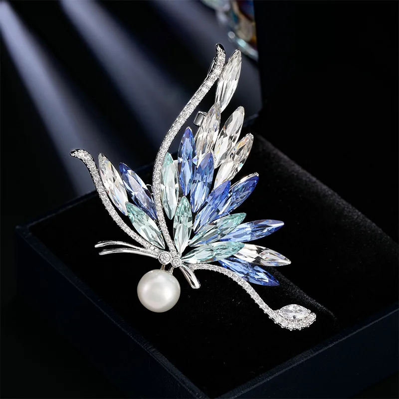 

Elegant Luxury Crystal Butterfly Brooches For Women Temperament Sparkling Zircon Rhinestone Brooch Pin Office Party Jewelry Gift
