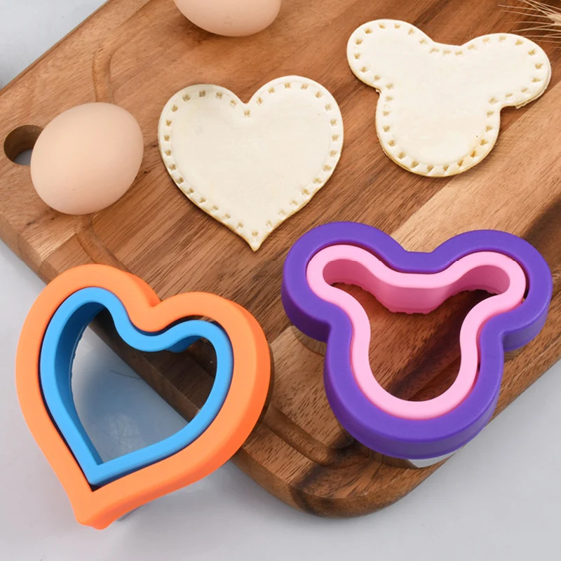 2Pcs Sandwich Cutters Cookie Mold Heart Dinosaur Shape Bread Cutter Sandwich Maker Kitchen Tools Sandwich Cutter Sealer for Kids