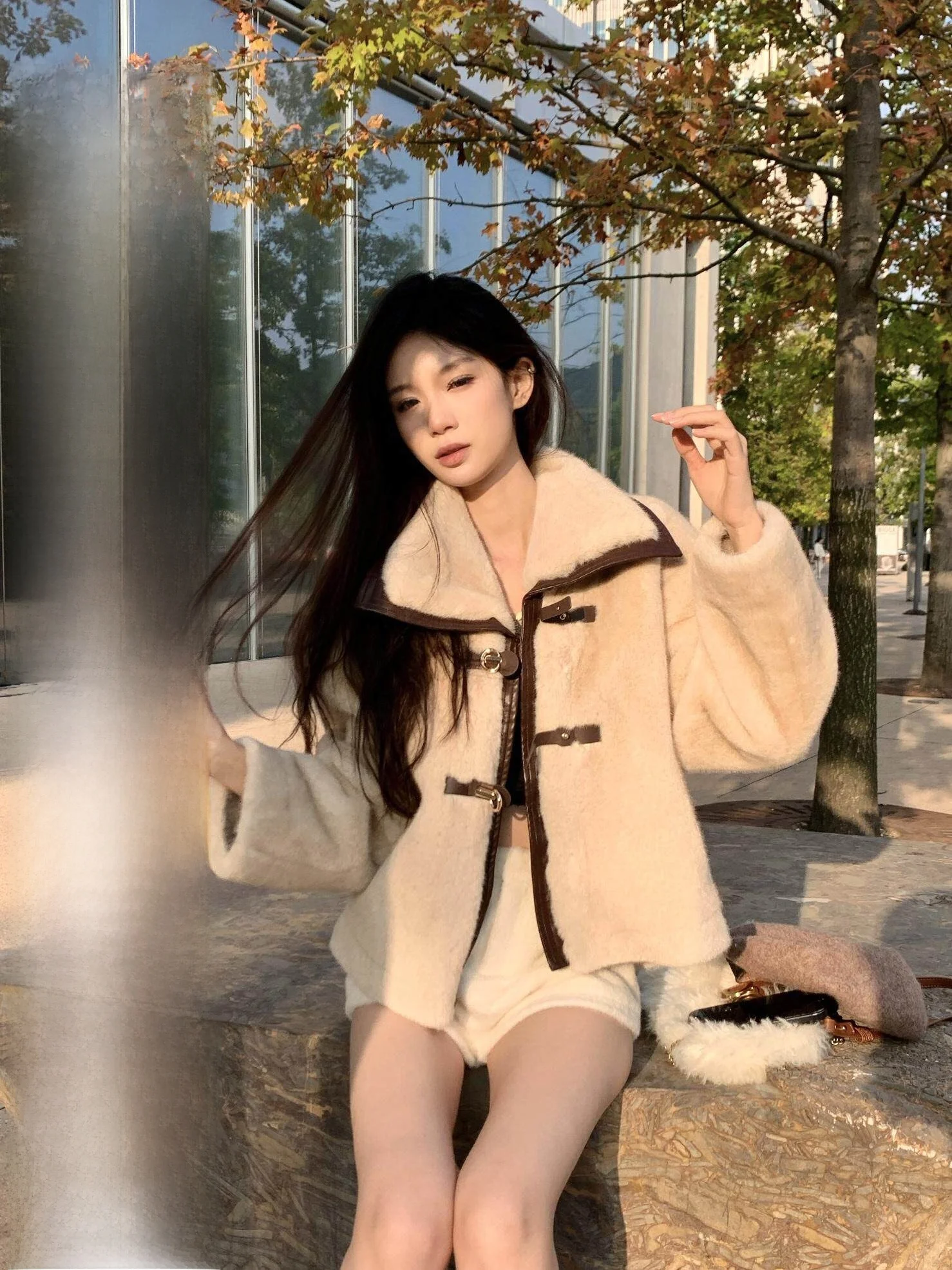 

Пальто Sweet Simp Pie из меха водяной крысы с пуговицами, коллекция «Весенняя роскошь», с отделкой из кожи и меха, вдохновленное закатом на острове Чеджу