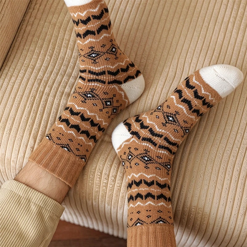 5 Pcs Vintage British warm mao looped cold protection socks casual mid tube versatile socks Suitable for couples to wear at home