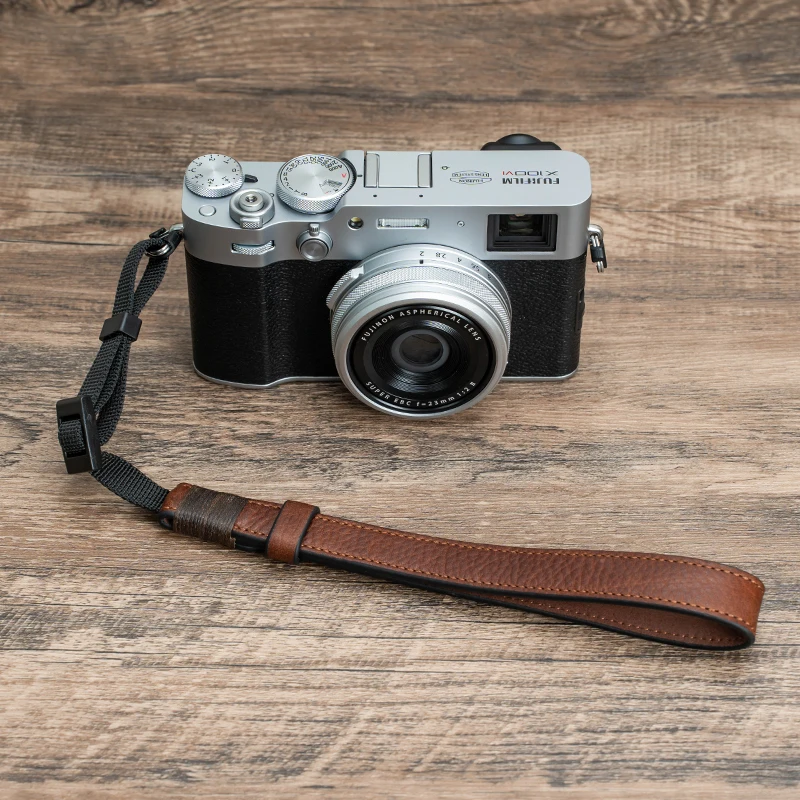 Pasek na nadgarstek do aparatu FUJIFILM XM5, SONY A7M4, ZVE10, NIKON ZF, Z30, CANON R50, R10. Dekoracyjne akcesoria z prawdziwej skóry — zdjęcie produktu 6