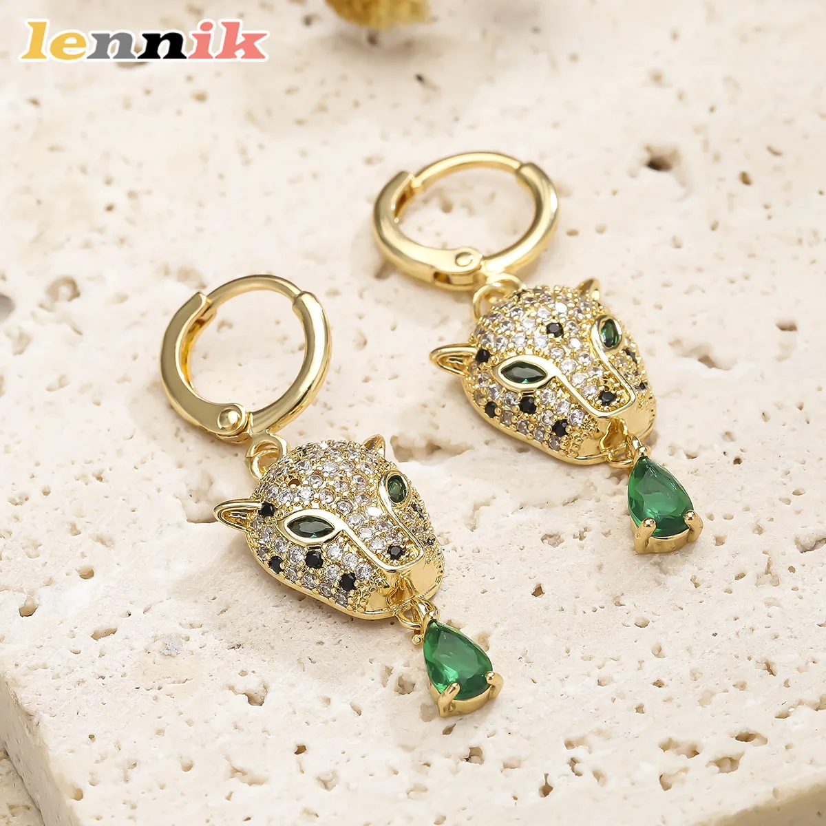 Statement-Ohrringe, vergoldeter Leopardenkopf mit Zinkenbesatz aus Zirkonia, luxuriöser Nischen-Ohrschmuck für Partys, trendiges Accessoire
