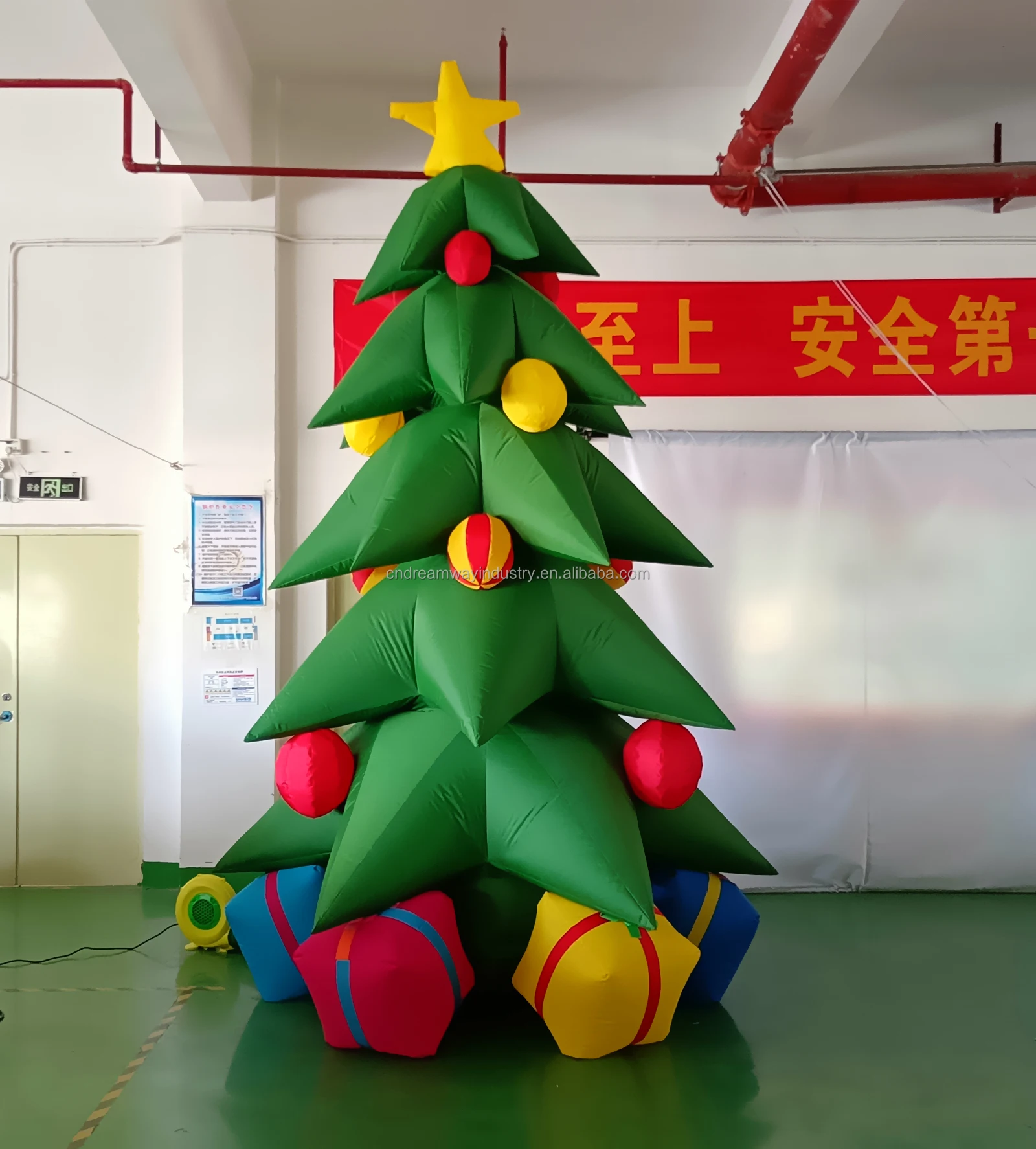 

2025 Hot Sale Giant Inflatable Christmas Tree for Decoration