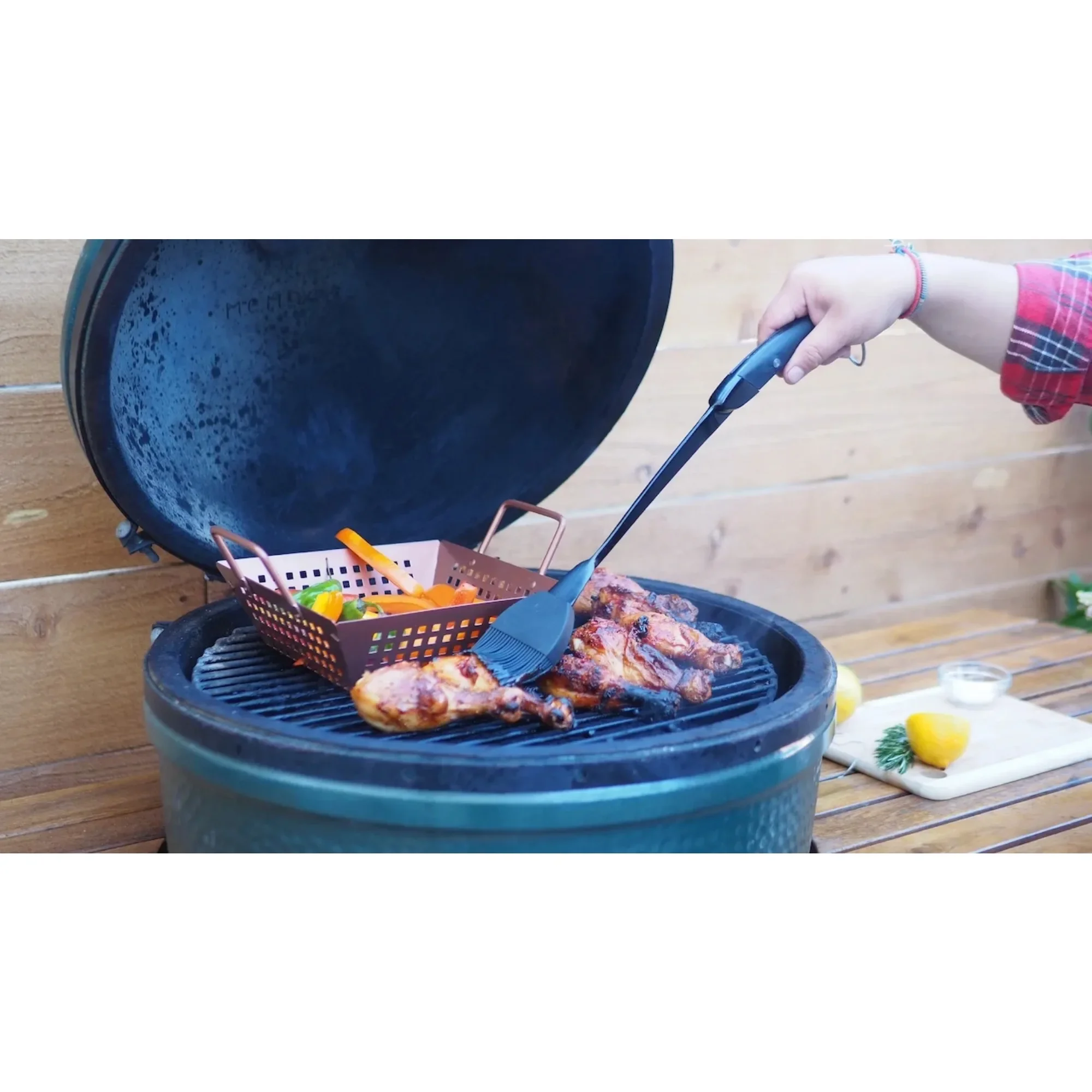 Set di attrezzi per griglia in silicone da 5 pezzi con manici ergonomici, include spatola, pinze, spazzole e detergenti per imbastire, resistente al calore