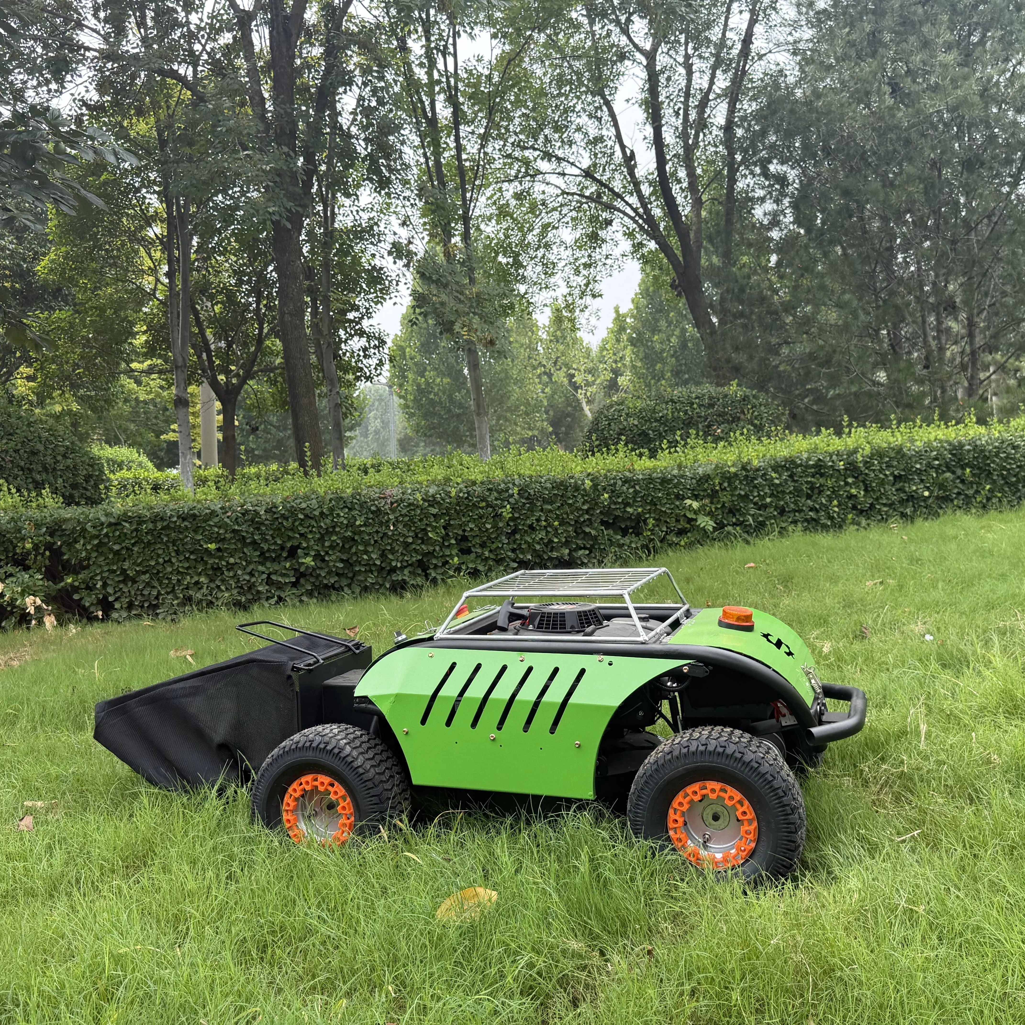 Customized Big Grass Bin Soft Inflatable Tires Humanized Design MS500W Wheeled Remote Lawn Mowing Robot For CountrysideCourtyard