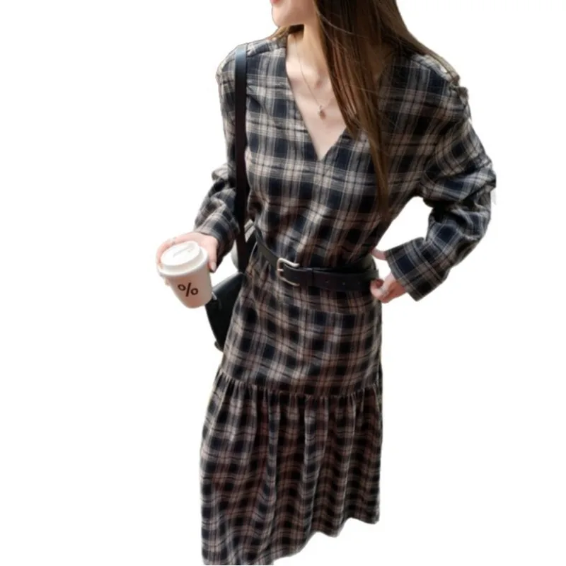 2025 nieuwe vintage vrouwelijke zomer geplooide v-hals geruite losse lange damesjurk streetwear retro lantaarn mouw knielange jurken