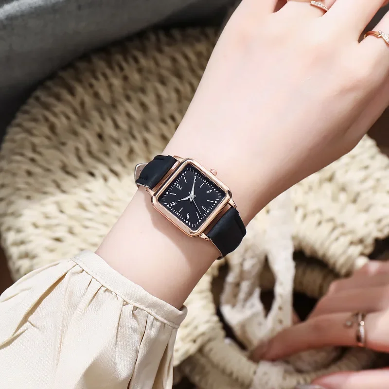 

Simple Women's Quartz Watch Rose Gold Square Dial Calendar Quartz Wristwatch Fashion Leather Strap Ladies Business Wristwatch