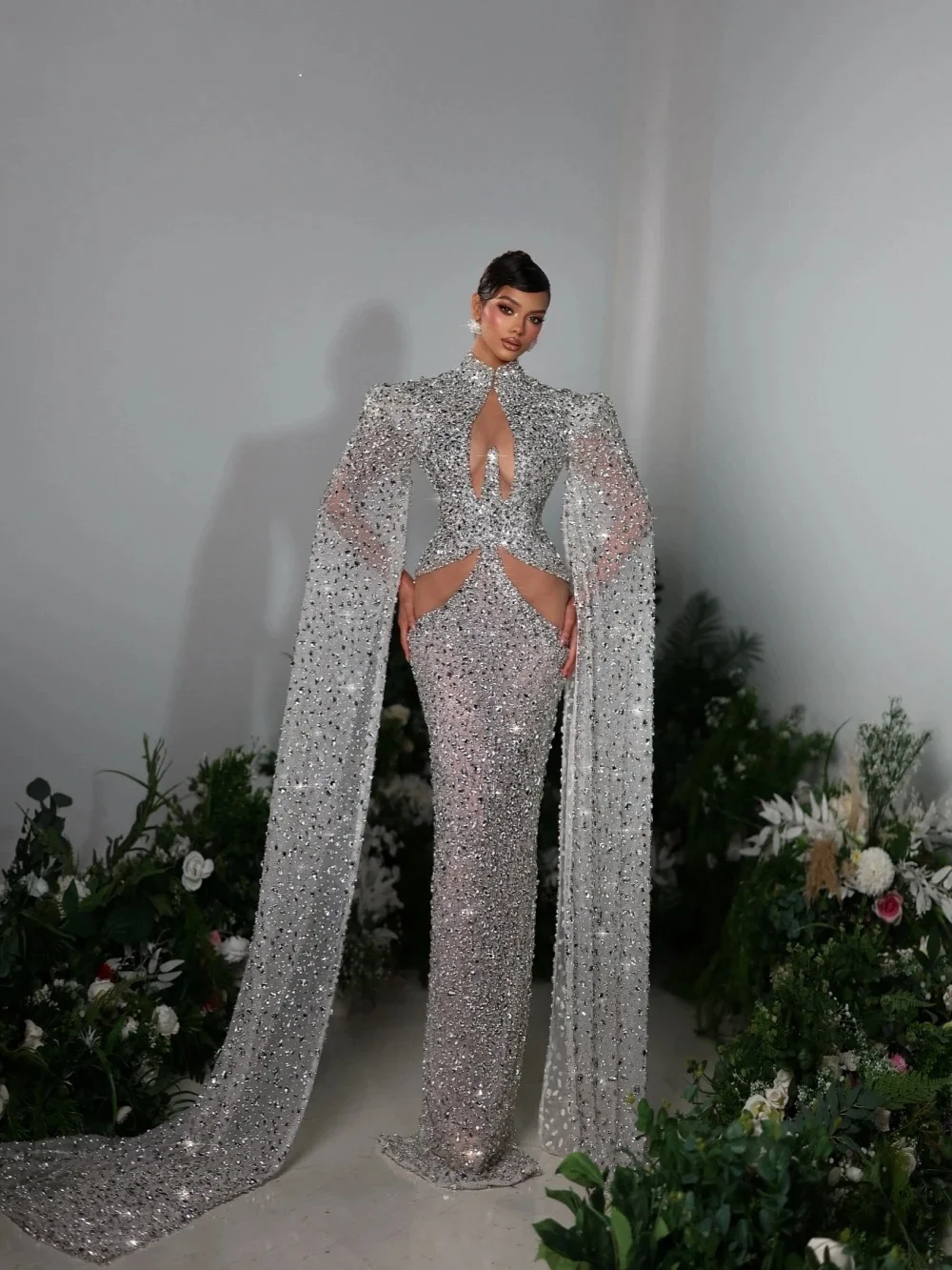 فساتين سهرة فاخرة برقبة عالية مخصصة مثير كريستال الجوف خارج فستان الحفلة الراقصة مطرزة طول الأرض ثوب الحزب