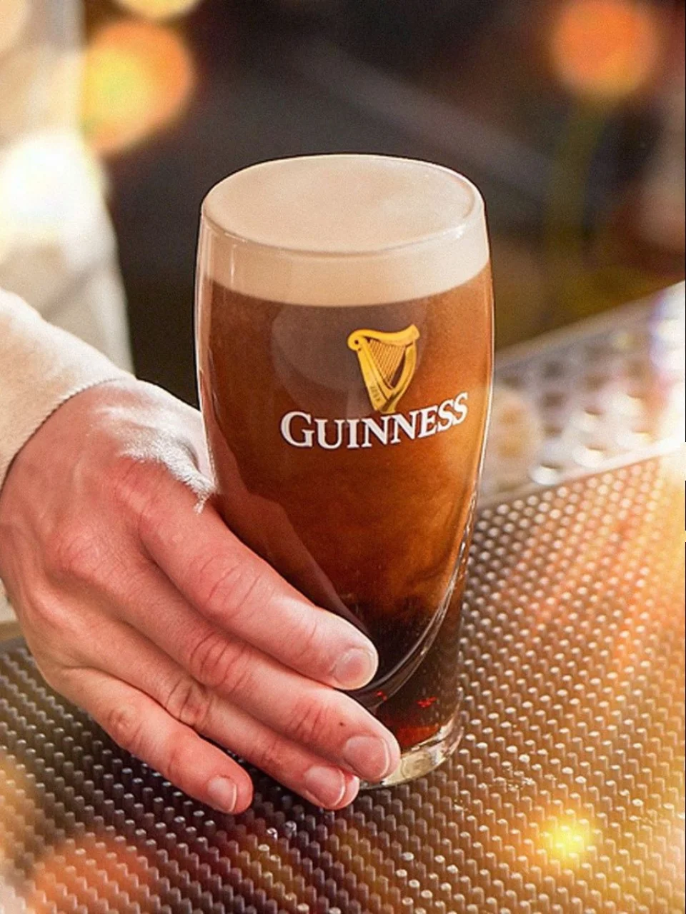 

Guinness Craft Beer Glass Drinking Cup Engraved Glassware Luxury European Style Black Beer Mug Heavy Duty Bar Restaurant Supp...