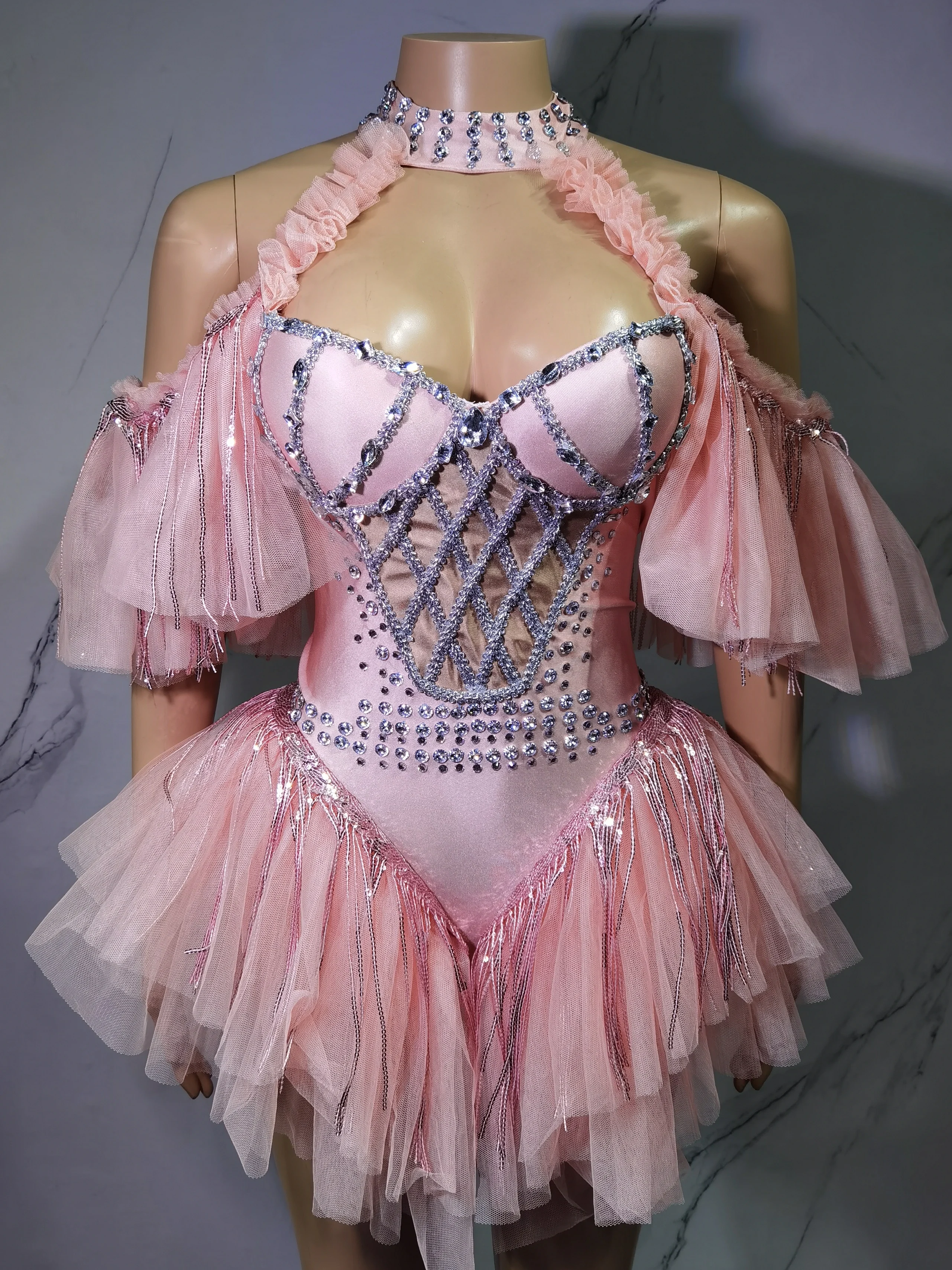 

Pink princess costumes, nightclubs, bars, birthday party dresses, singers, models, runway shows, dance dresses