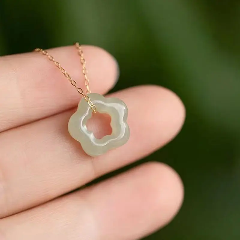 Summer Fashion Jade Plum Blossom Necklace For Women Vintage Temperament Clavicle Chain Pendant Birthday Party Wedding Gift