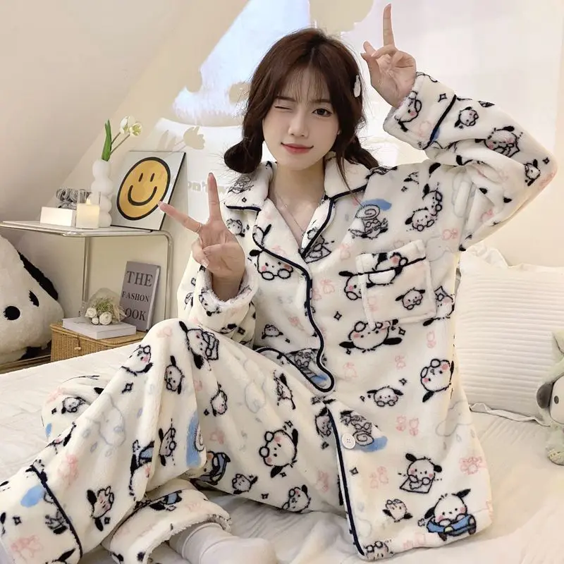

Pochacco коралловые бархатные осенне-зимние пижамы для девочек, утолщенные теплые удобные плюшевые студенческие могут носить домашнюю одежду на улице