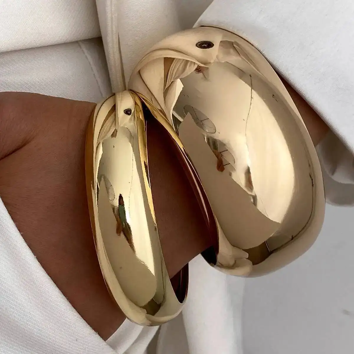 

SHIXIN 2Pcs/Set Glossy Metal Round Big Bangle Bracelet for Women Exaggerated Geometry Stackable Wide Bracelet Party Jewelry 2026