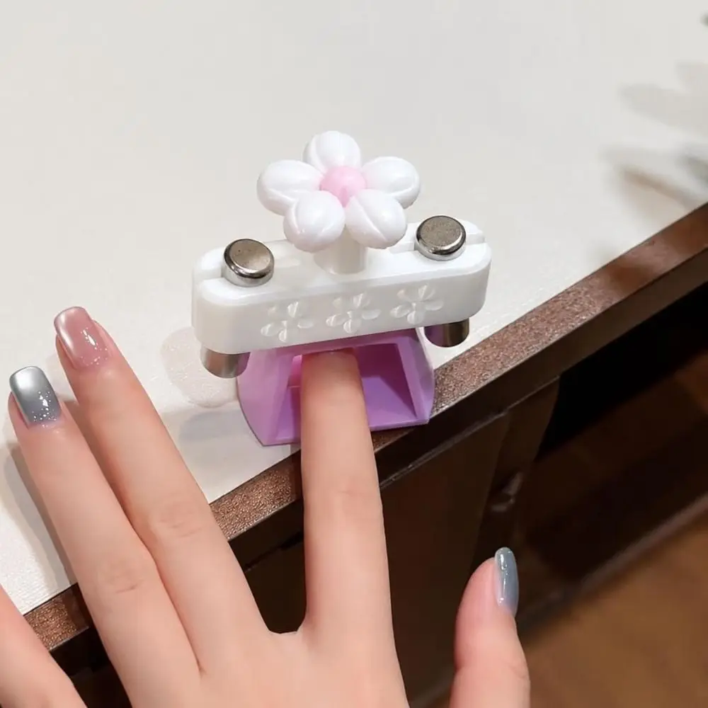 Rotatable Nail Art Magnet Tool Portable Flower Shaped Cat Eye Nail Magnet Automatic Molding Multicolor Rotatable Nail Magnet DIY