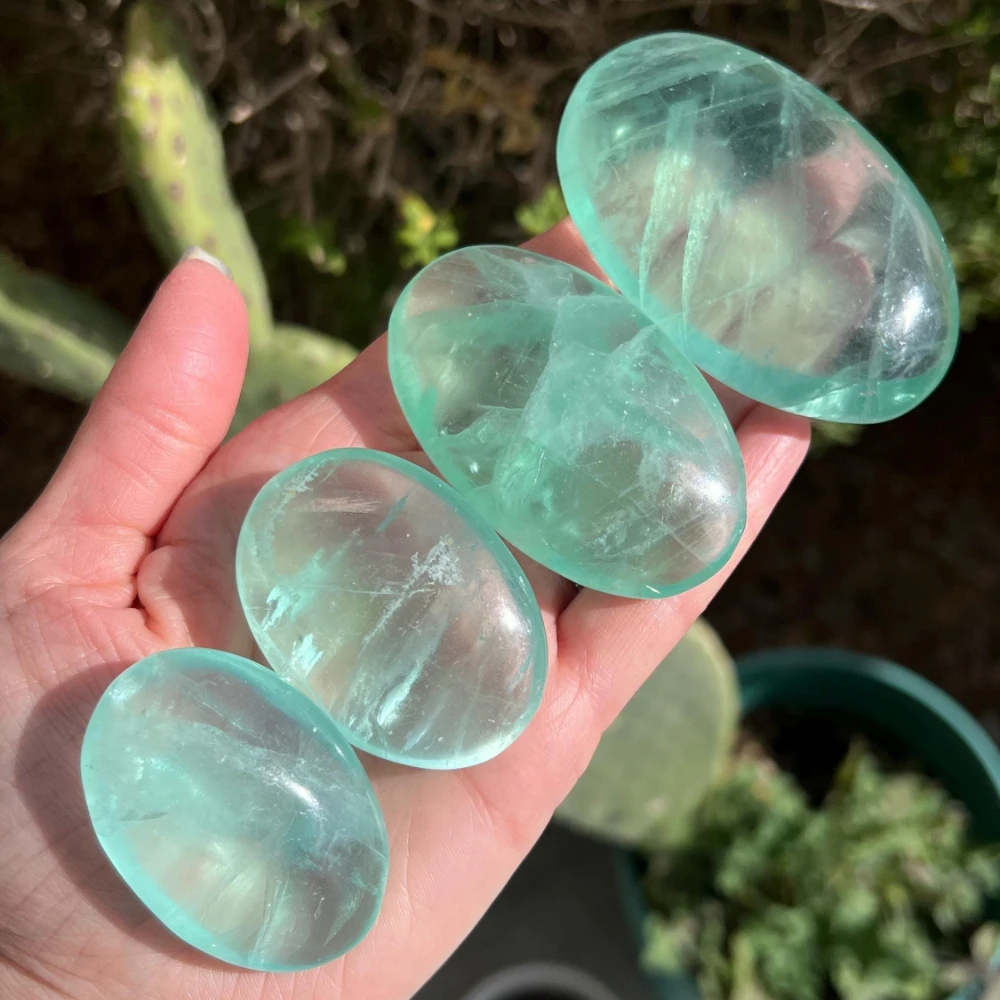 1pc Random Natural Green Fluorite Palm Stone, Pure Green Crystal Stone, Home Decor, Collection, Unique Gifts for Woman