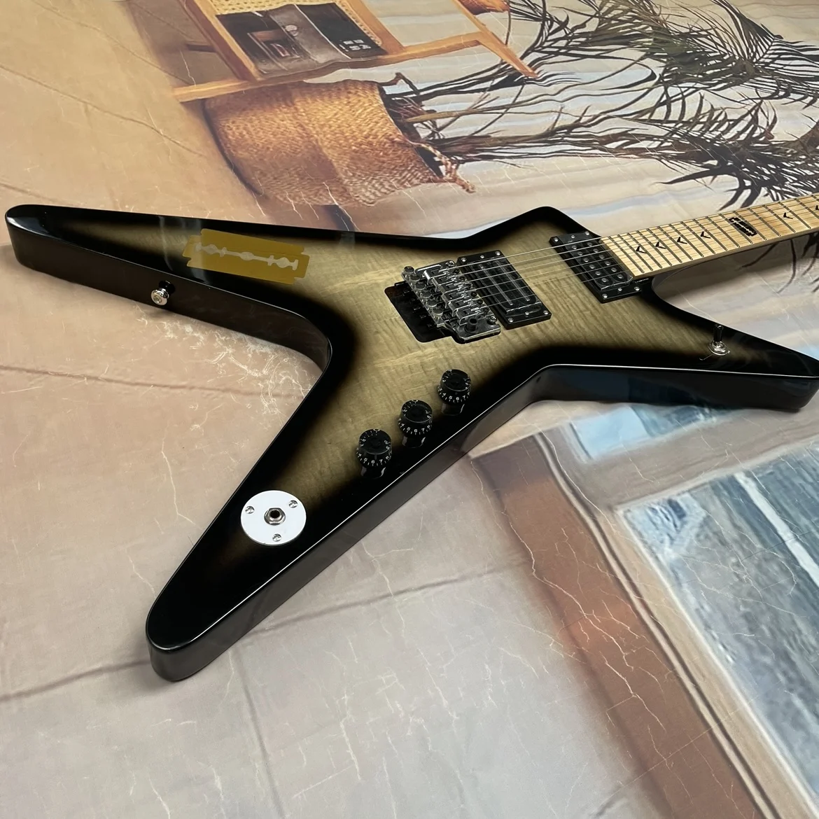6-string electric guitar,tiger maple veneer,tremolo system, maple fingerboard guitars—professional performance electric guitarra view 4
