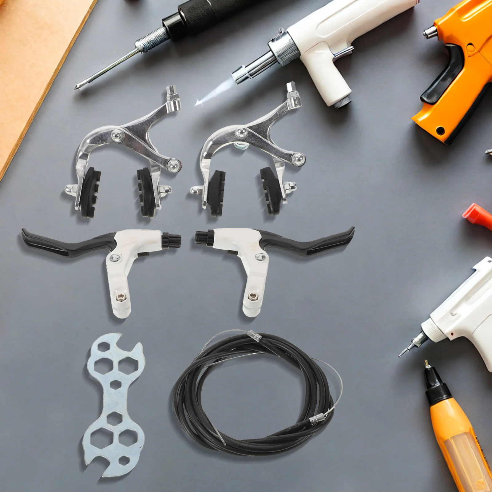 

Комплект универсальных велосипедных тормозов: передние и задние гидравлические дисковые тормоза, рычаги из алюминиевого сплава, внутренние и внешние тросы, суппорты.