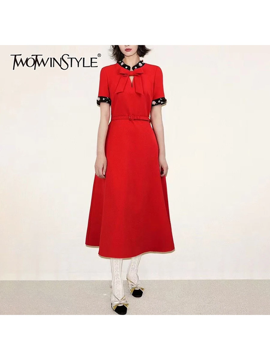 

TWOTWINSTYLE Элегантные платья хитового цвета для женщин с круглым вырезом и короткими рукавами в стиле пэчворк, длинное платье с бантом, женское модное стильное новое платье