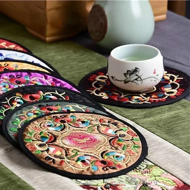 

1pc Retro Style Fabric Embroidery Coasters Hot Milk or Coffee Storage Items Personalized Home Dining Table Decoration Tools