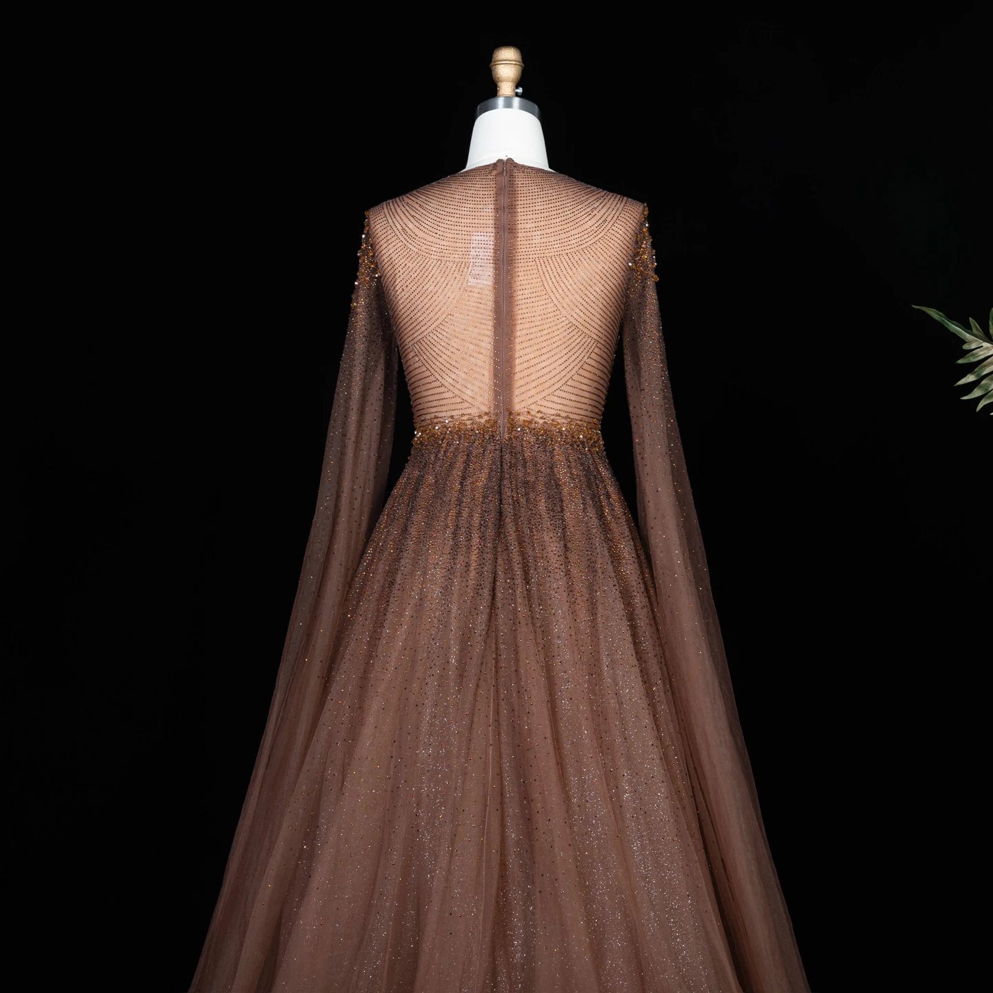 Sharon Said Luxuriöses Braunes Abendkleid mit Rundhalsausschnitt, Langen Transparenten Cape-Ärmeln und Schwer Perlenbesetztem Dubai-Formal-Partykleid SS059 Maßanfertigung – Detail 24