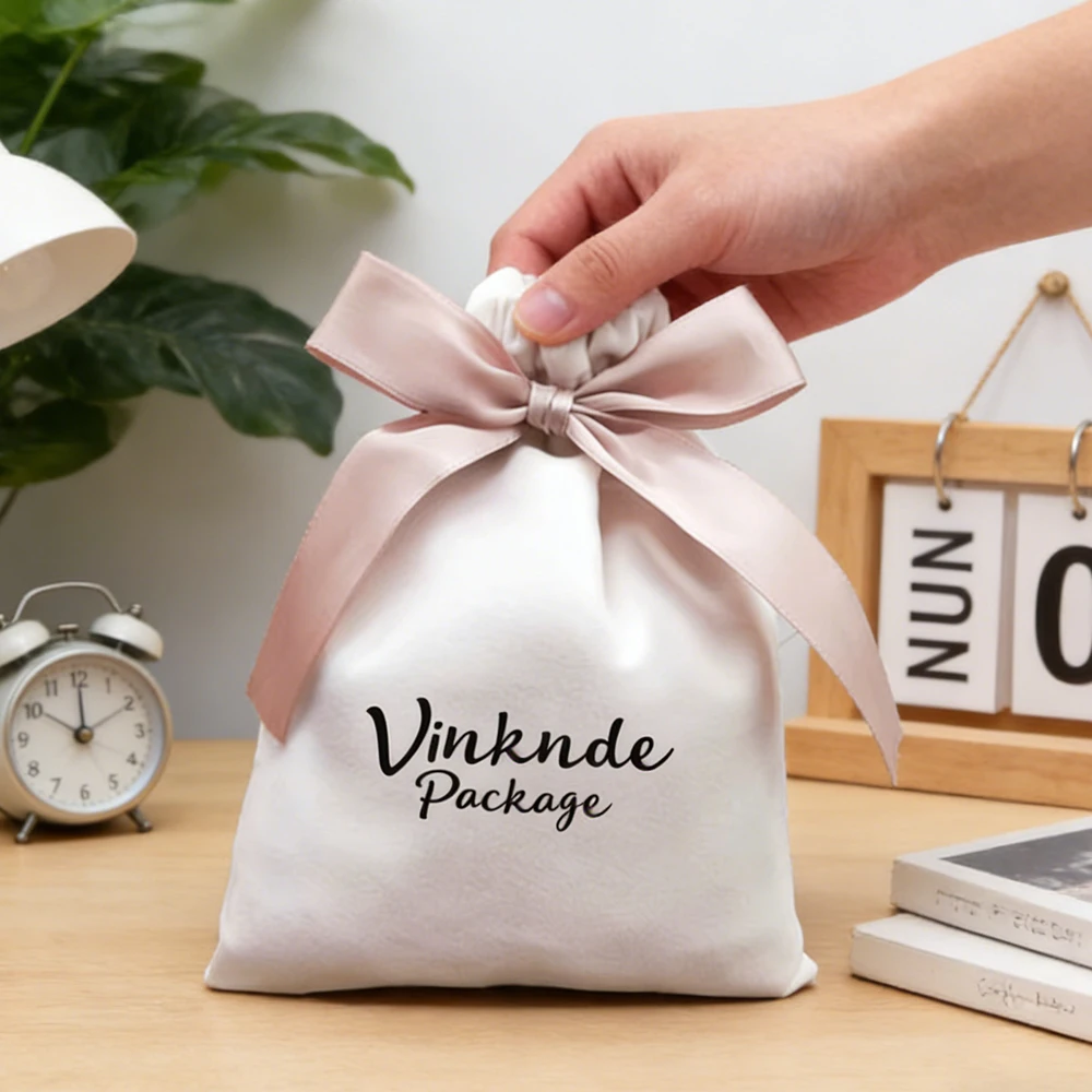 

Personalization Logo Luxury Beige Velvet Packaging Bags Wedding Gift Pouch Custom Small Jewellery Earring Necklace Organizer