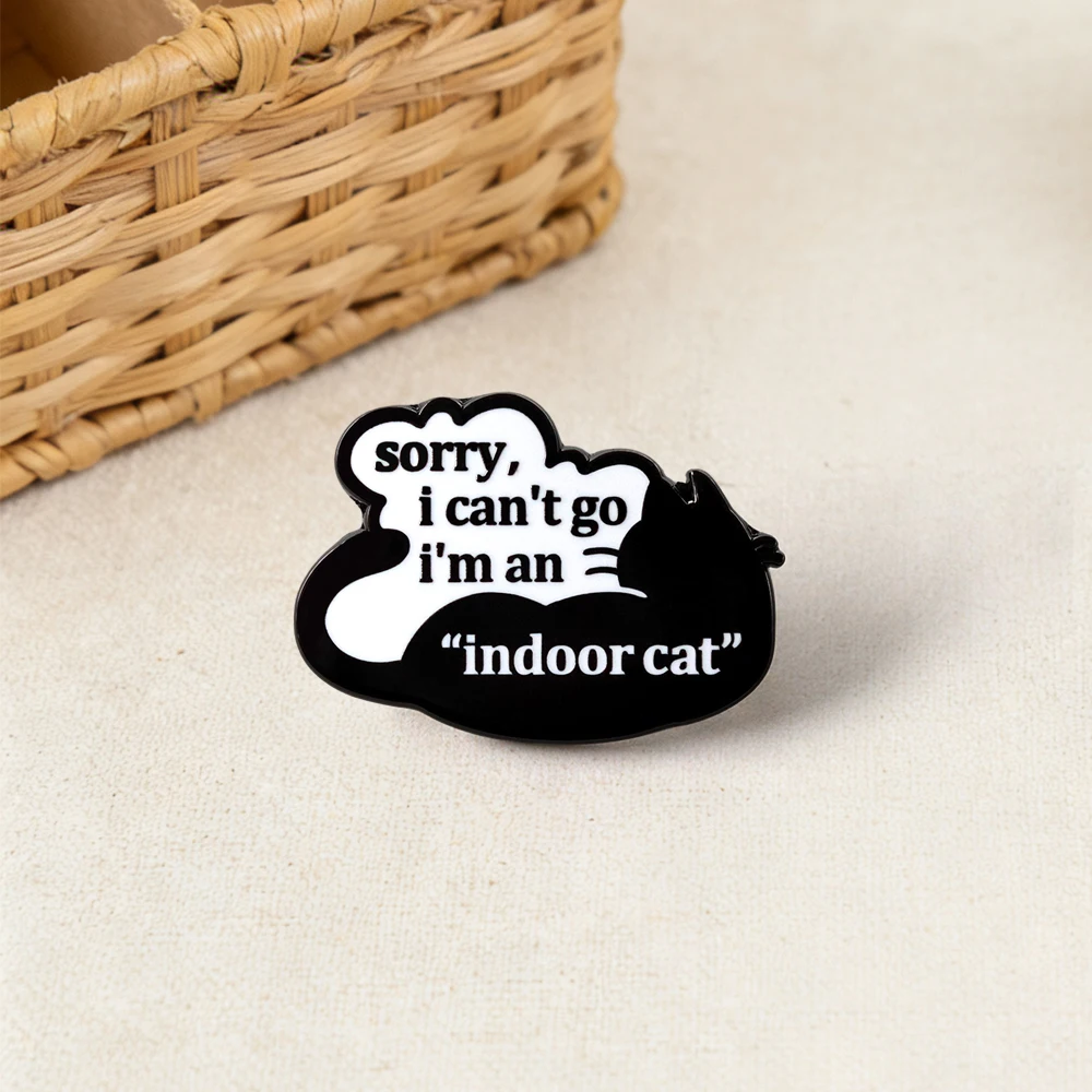 Lustige Katzen-Emaille-Pin „Tut mir leid, ich kann nicht gehen, ich bin eine Hauskatze“ Brosche Introvertierter Sozialangst-Abzeichen Schwarze Katze Schmuck Geschenk für Freunde – Detail 5