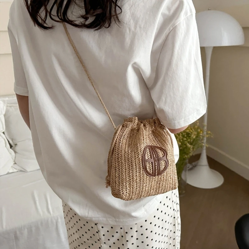 กระเป๋าสะพายไหล่เล็กเก๋ไก๋ฟางกระเป๋าเดินทางอเนกประสงค์ Drawstring Bucket Bag สำหรับสุภาพสตรี