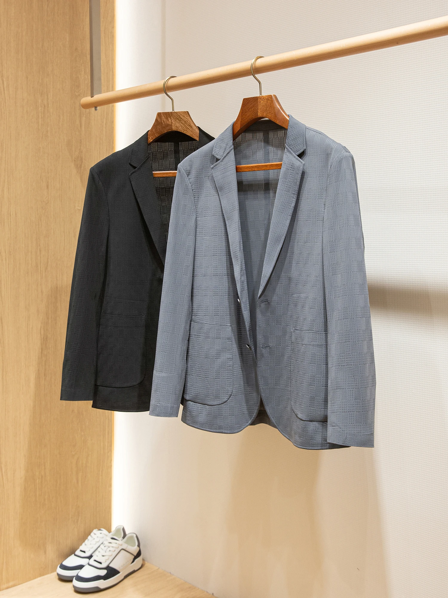 

Gentleman's anti-wrinkle and easy-to-take-care elastic fabric business men's thin rubber-pressed casual blazer