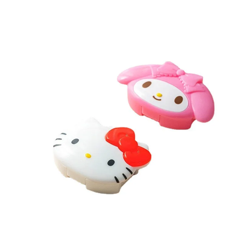 กล่องเก็บของยาแบบพกพาลาย Hello Kitty Saniro ขนาดเล็กแบบพกพากล่องใส่แท็บเล็ตของขวัญจากกล่องเก็บของ