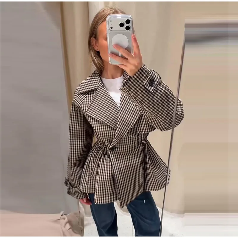 Karierte Trenchcoats mit Kragen, Kordelzug in der Taille und Schnürung, Damen, Streetwear, lange Ärmel, Knopfleiste, schmale Jacken, schicke Damenmode, neue Oberbekleidung. – Detail 5