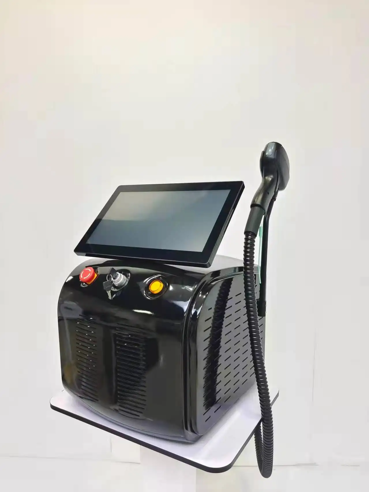 ‌ المحمولة 4000 واط ديود آلة الليزر 808nm 755nm 1064nm 4 أطوال موجية الجليد التيتانيوم إزالة الشعر غير مؤلم آلة إزالة الشعر الدائم ‌