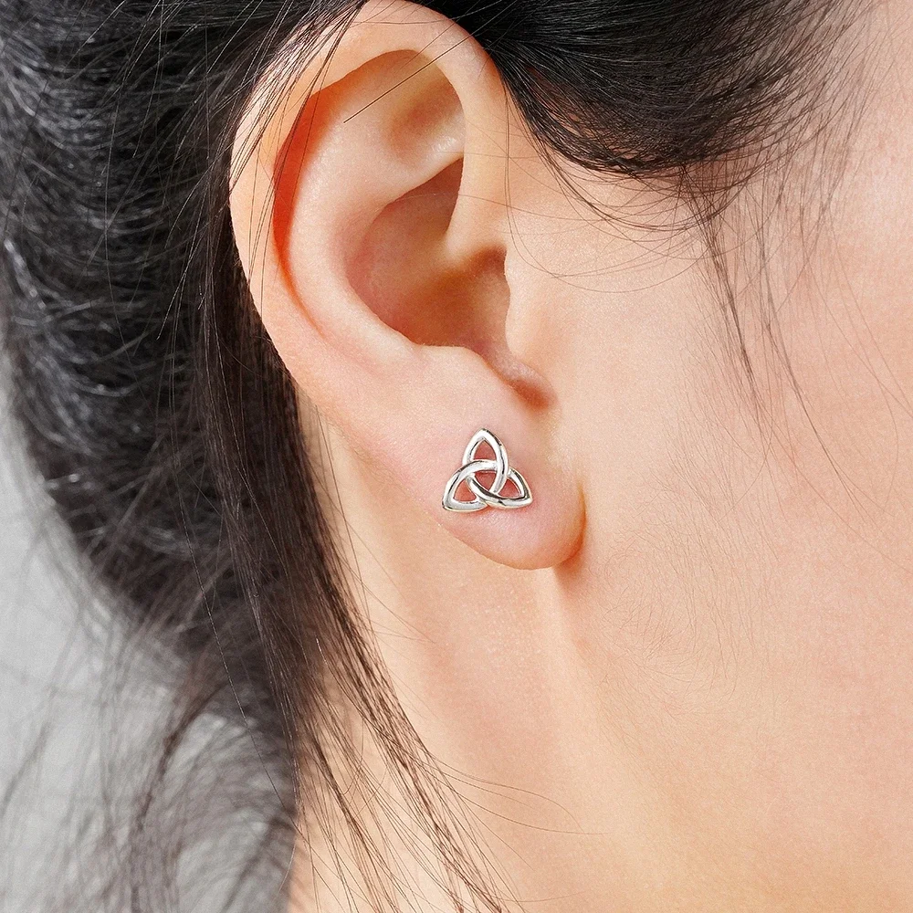 Huitan-pendientes de tuerca de Plata de Ley 925 con diseño de nudo irlandés único, accesorios delicados brillantes para mujer, joyería para fiesta de amor diario