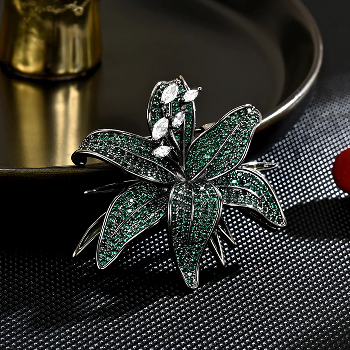 Lucky Bracelet Hand String Vintage Fashion Flower Brooch Pin High-End Elegant Suit And Formal Dress Brooch Accessory—wholesale