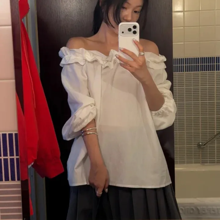 

Стильный весенний повседневный топ с открытыми плечами, свободного кроя, с эффектом стройности, на одно плечо, с деревянными пуговицами, простой однотонный.