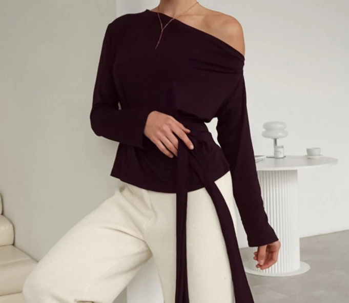 

Slant Shoulder Temperament Strap Waist Cinching Long Sleeved T-shirt for Women in The Spring of 2025 New Base Shirt