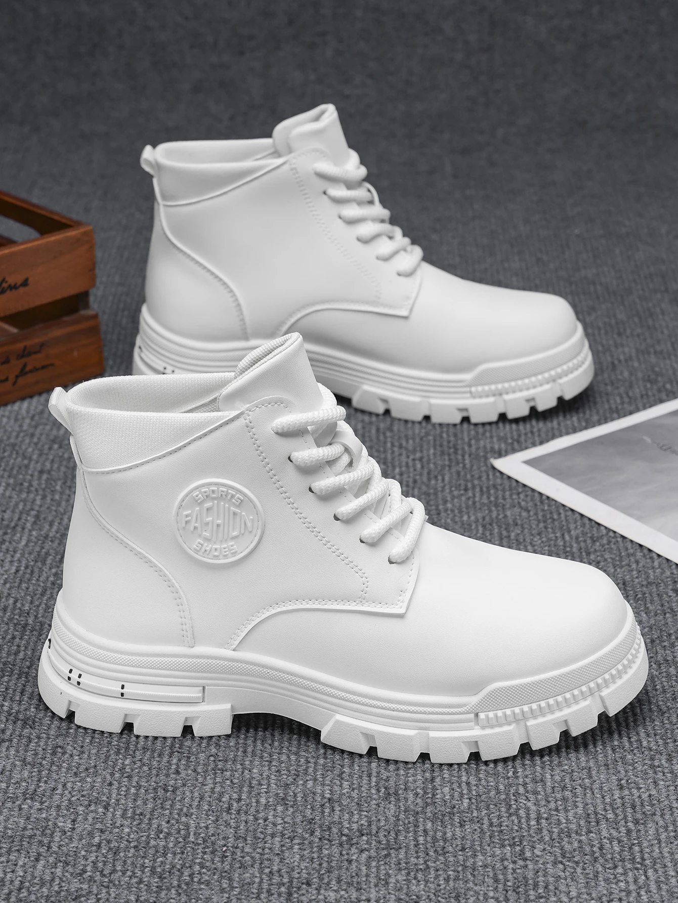 2025 حذاء رجالي أنيق مناسب لجميع المواسم للاستخدام الخارجي عالي الجودة