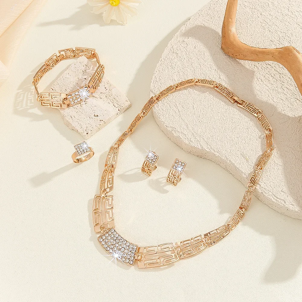 السيدات مجوهرات الزفاف مجموعة الماس دائرة قلادة أقراط خواتم أساور مجموعة مجوهرات تصميم جوفاء السيدات مجموعة مجوهرات كلاسيكية