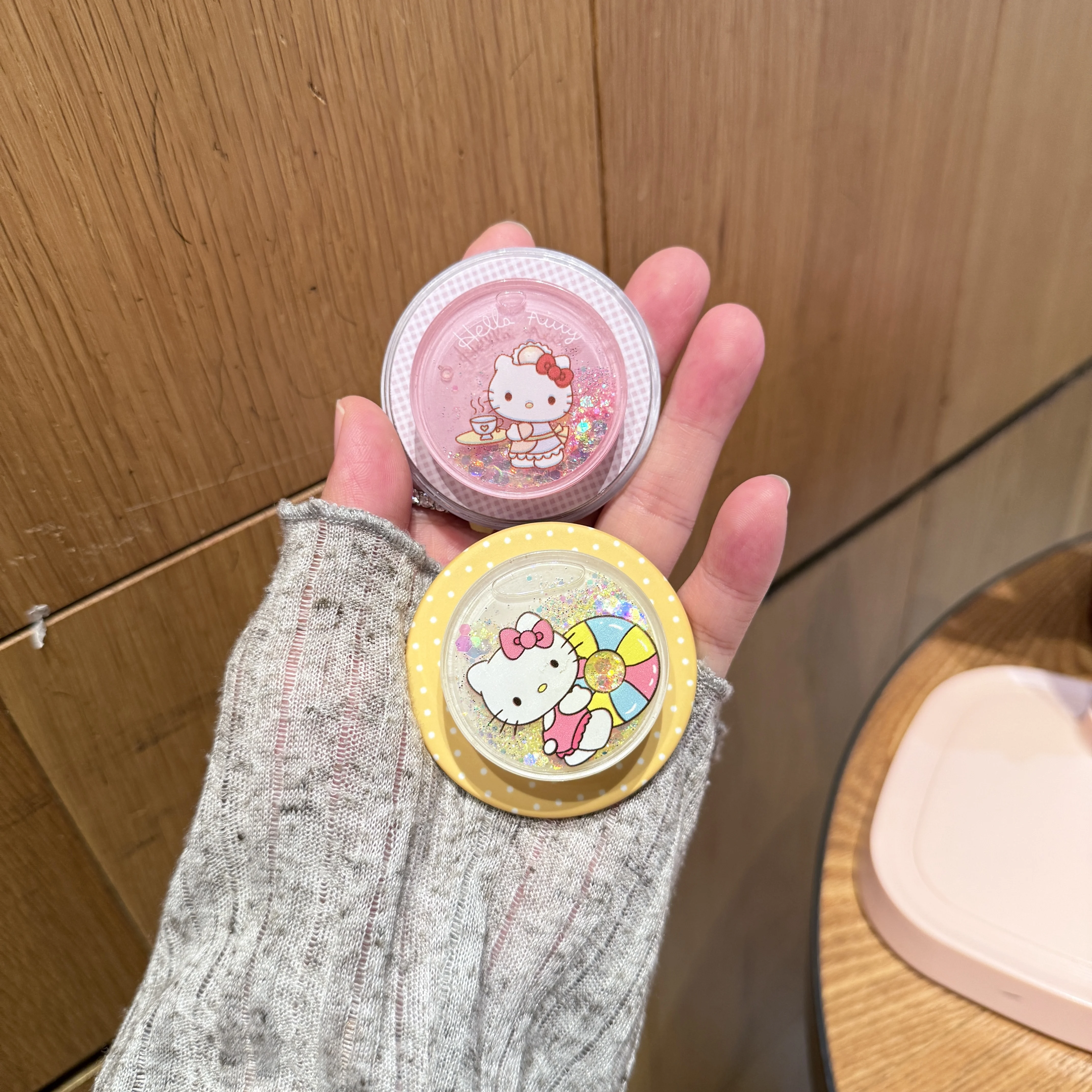 ที่วางโทรศัพท์แบบแม่เหล็กลอยได้ ลายซานริโอ้ เฮลโล คิตตี้ ดิสนีย์ มิกกี้ สติทช์ สโนปี้