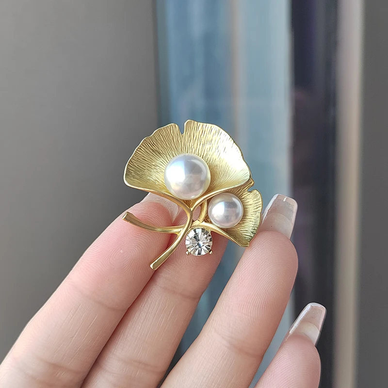 Elegant Gold Color Ginkgo Leaf Brooches for Women Clothes Wedding Party Metal Rhinestone Pearl Plant Brooch Pin Fashion Jewelry