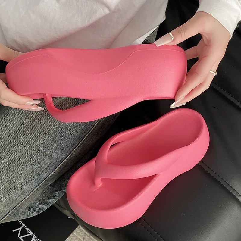 

Женские пляжные шлепанцы на платформе, однотонные сандалии на толстой подошве, повседневные праздничные тапочки в Корейском стиле, для улицы, на лето