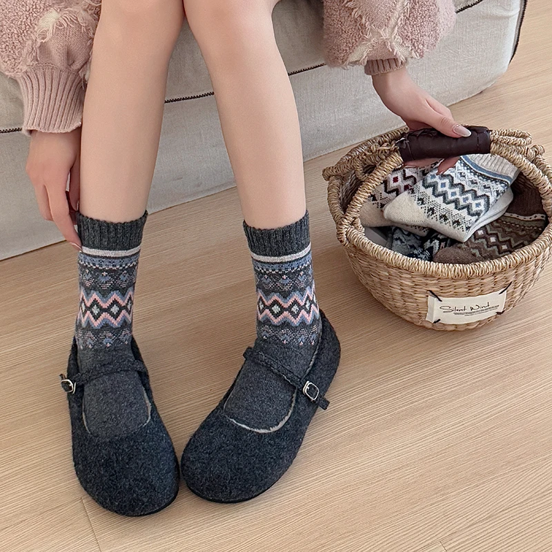 Retro Women's Socks New Novelties Trend Girls Thick Socks Casual Breathable Japanese Fashion Warm Socks Funny Long Mixed-color