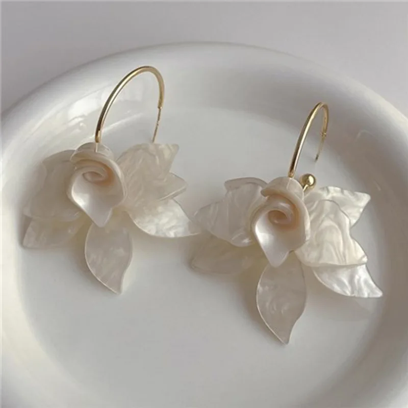 

C Shape Metal Acrylic Petal Earrings European American Style Personalized Fashion Stud Earrings Ladies Girls Travel Accessories