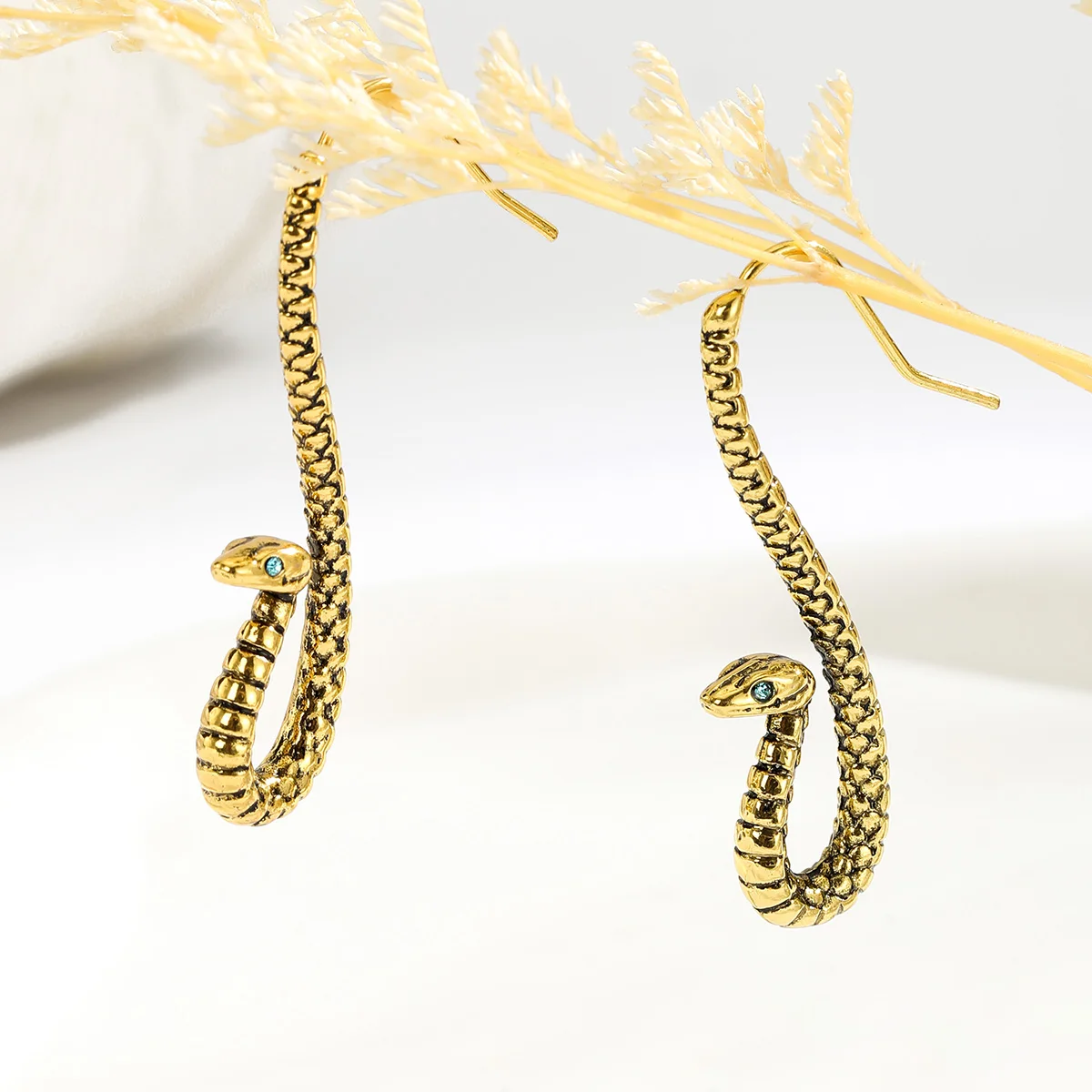 A Pair of Fashionable and Creative Personalized Snake-shaped Earrings, Exaggerated Zodiac Snake Earrings